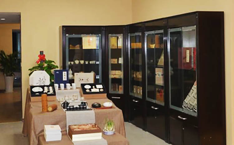 黑茶加盟店(diàn)展厅布置